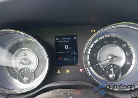 2014 Chrysler 300 300S z USA, uszkodzony, nr VIN 2C3CCABG8EH331002